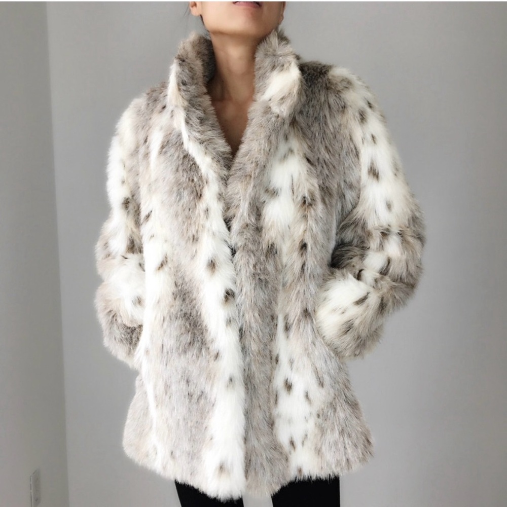 VINTAGE DONNY BROOKS FAUX FUR COAT
Excellent condition. Fully lined. Made in USA - Picture 5 of 8